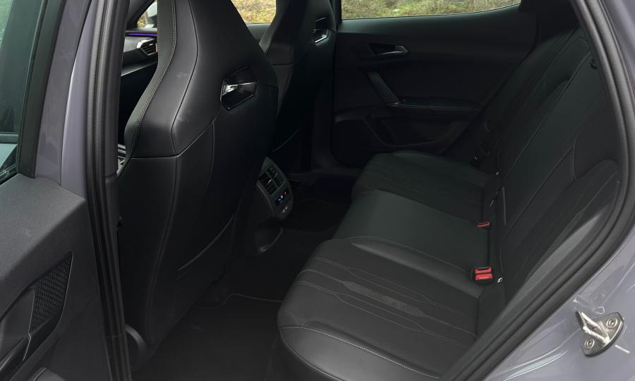 WhatsApp Image 2025-12-04 at 14.48.5928