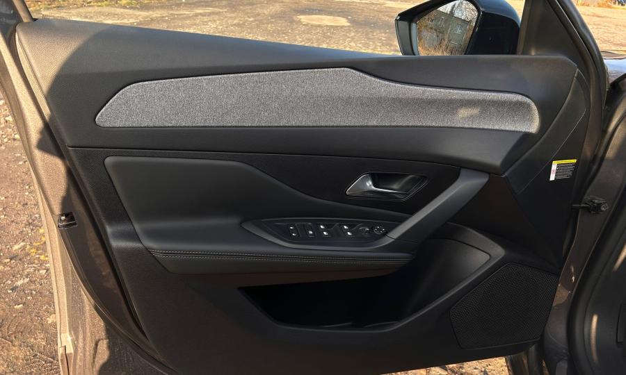 WhatsApp Image 2025-12-03 at 13.42.0020