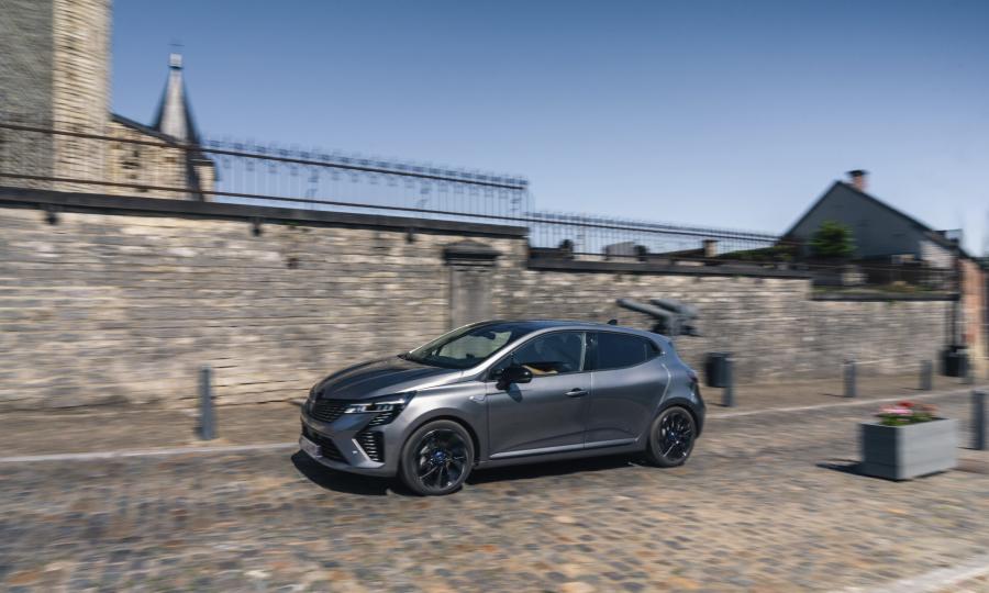 new renault clio e-tech full hybrid esprit alpine (65)