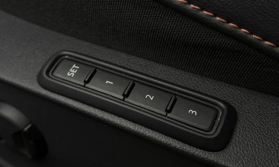 WhatsApp Image 2025-12-04 at 14.48.5925